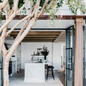 Palm Beach House: Alexander&Co transforms 80&#039;s Bungalow into family coastal retreat