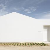 A geometric "Quiet House" in the middle of Gignac country